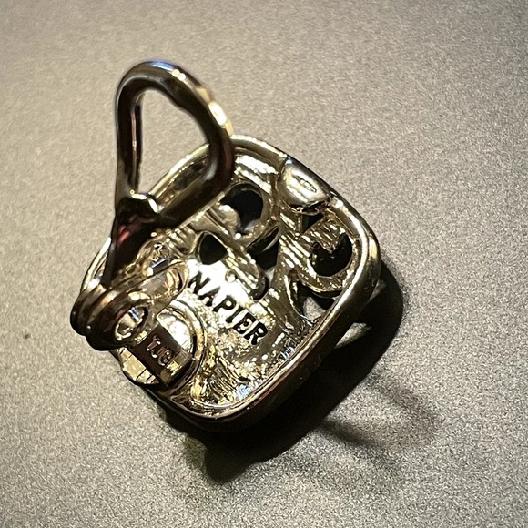 Napier Vintage Silver Tone Clip On Earrings - Picture 5 of 6